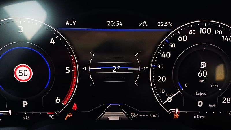 Volkswagen Touareg R-LINE 210kW-WEBASTO-HUD-TZ- - fotka 31 z 50