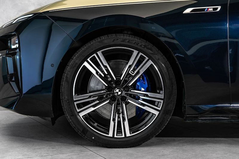 BMW Ostatní 60 M-Sport Individual Theatre - fotka 2 z 29