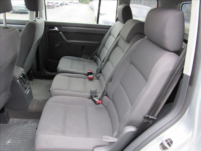 Volkswagen Touran 1,6 MPi 75kW - fotka 10 z 25