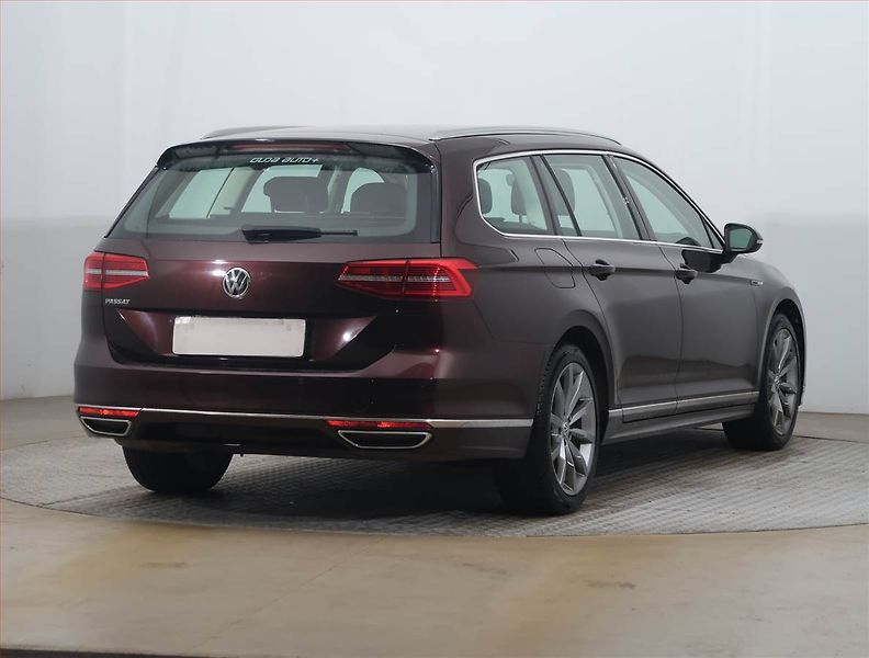 Volkswagen Passat (2018) R-Line 2.0 TDI, 4X4, Automat - fotka 5 z 21