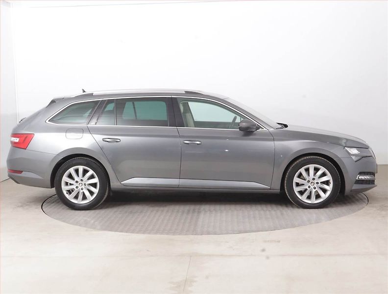 Škoda Superb (2022) Style 2.0 TDI, Automat - fotka 6 z 17