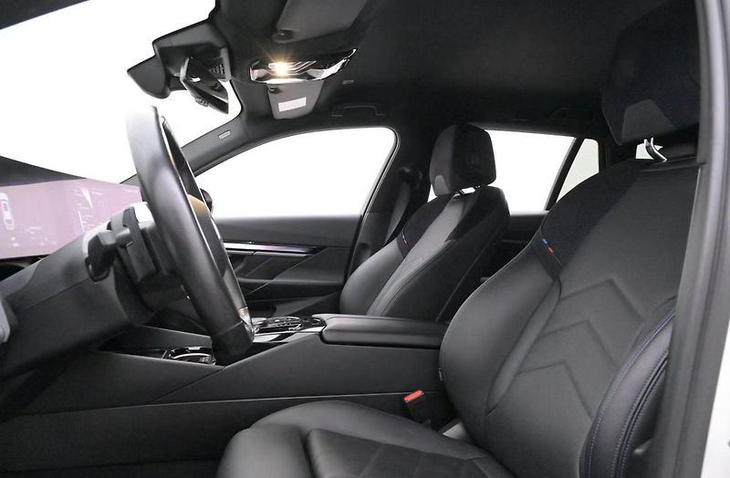 BMW i5 eDrive40 Touring M SoH 97% Taž - fotka 8 z 26