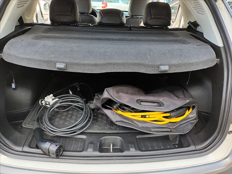 Jeep Compass 1,3 PHEV 132kW,TRAIL HAWK - fotka 19 z 50