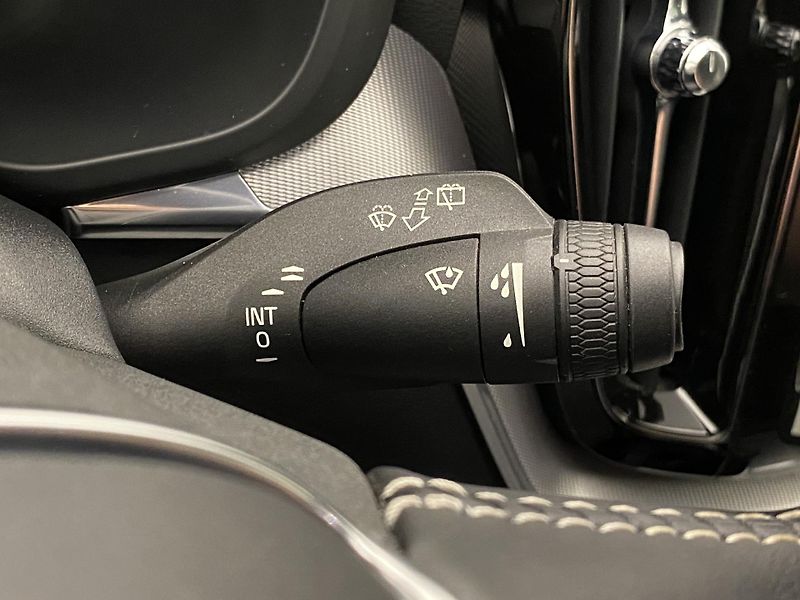 Volvo XC60 B6 AWD R-DESIGN AUT  - fotka 23 z 52