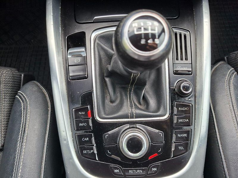 Audi Q5 (2012) 2.0TDI 105kW QUATTRO S-LINE - fotka 13 z 30