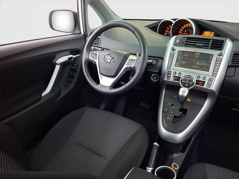 Toyota Verso (2010) 2.2 D-4D, Automat, Navi - fotka 7 z 21