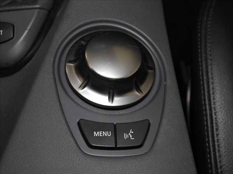 BMW Řada 6 V8 245kW Manuál 148tkm!   4,4 - fotka 17 z 20
