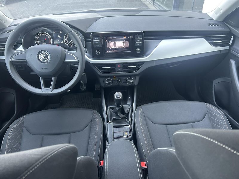 Škoda Scala 1.0TSI 85kW AMBITION - fotka 12 z 21