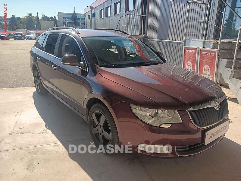 Škoda Superb (2011) 2.0TDi, ČR, Xenon - fotka 1 z 3