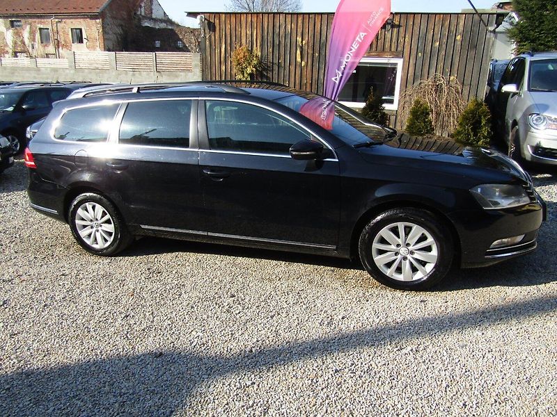 Volkswagen Passat (2011) 1.6 TDI 77kW - fotka 8 z 45