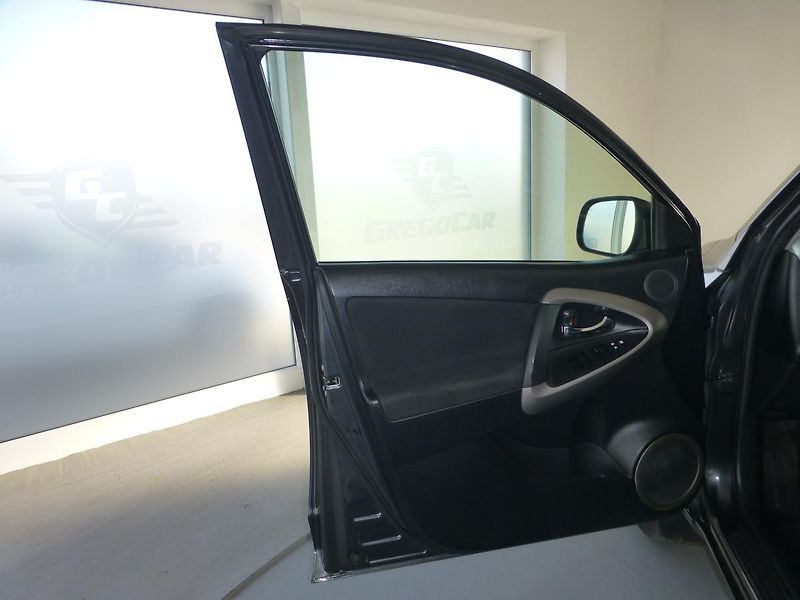 Toyota RAV4 (2009) 2,2 D-4D*ALU**TAŽNÉ**4X4 - fotka 10 z 25