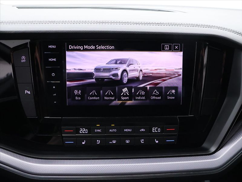 Volkswagen Touareg 3,0 R-Line Tiptronic CZ DPH - fotka 19 z 31