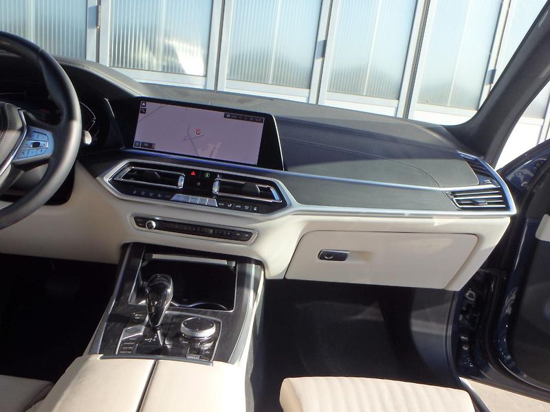 BMW X7 (2022) 4.0 d, INDIVIDUAL - fotka 17 z 26