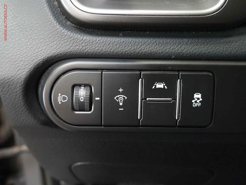 Kia Ceed (2018) 1.6 CRDi, ČR, Navi, kamera - fotka 15 z 17