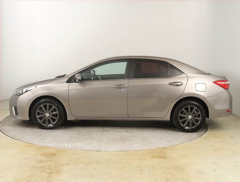Toyota Corolla (2016) 1.6 Valvematic, Automat - fotka 3 z 22