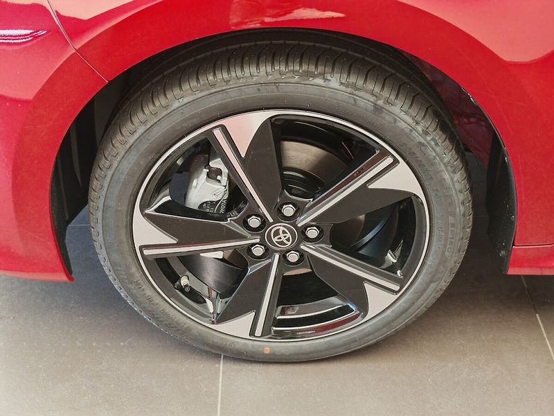 Toyota Yaris 1.5 TNGA HEV Executive VIP - fotka 10 z 33