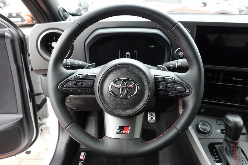 Toyota GR Yaris 1.6Turbo 8AT 4X4 Dynamic + VIP - fotka 17 z 32