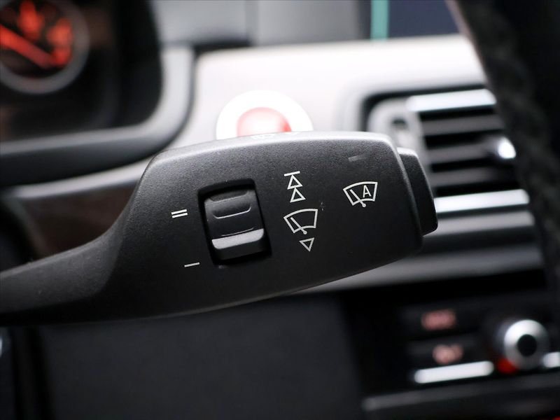 BMW Řada 5 3,0 535i 225kW Aut.klima Kůže - fotka 21 z 41