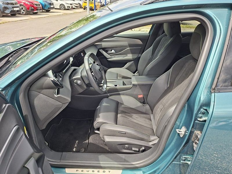 Peugeot 308 SW e-GT 115 kW/156k 54 kWh - fotka 12 z 30