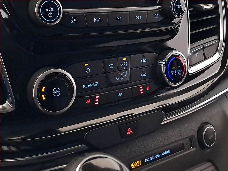 Ford Tourneo Custom (2021) Titanium 2.0 EcoBlue mHEV, ČR - fotka 21 z 21