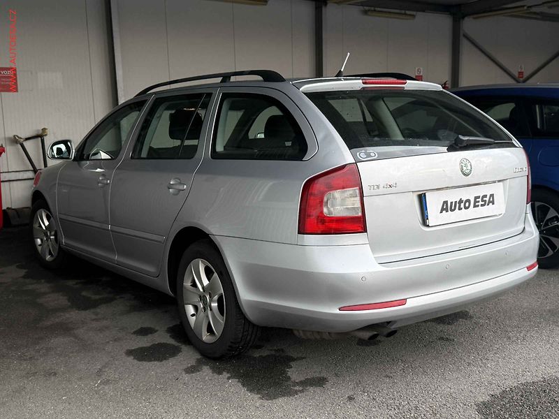 Škoda Octavia (2011) 1.6 TDi, AC, Multifunkce - fotka 2 z 3