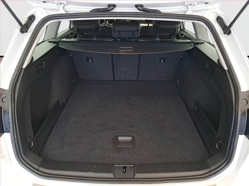 Volkswagen Passat (2020) 2.0 TDI, Automat, Kůže, Navi - fotka 14 z 21