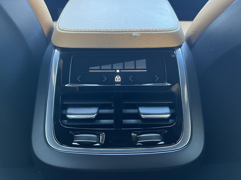 Volvo V90 T6 235kw AWD CROSS COUNTRY - fotka 32 z 52