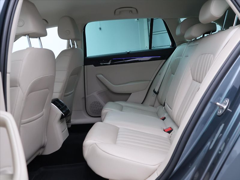Škoda Superb 2,0 TDI 110kW 4x4 CZ L&K - fotka 15 z 36