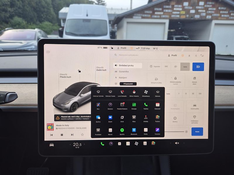 Tesla Model Y ZAMLUVENO ! - fotka 33 z 49