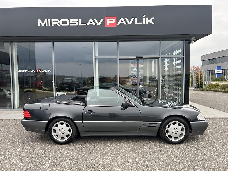 Mercedes-Benz SL 500 - fotka 11 z 30