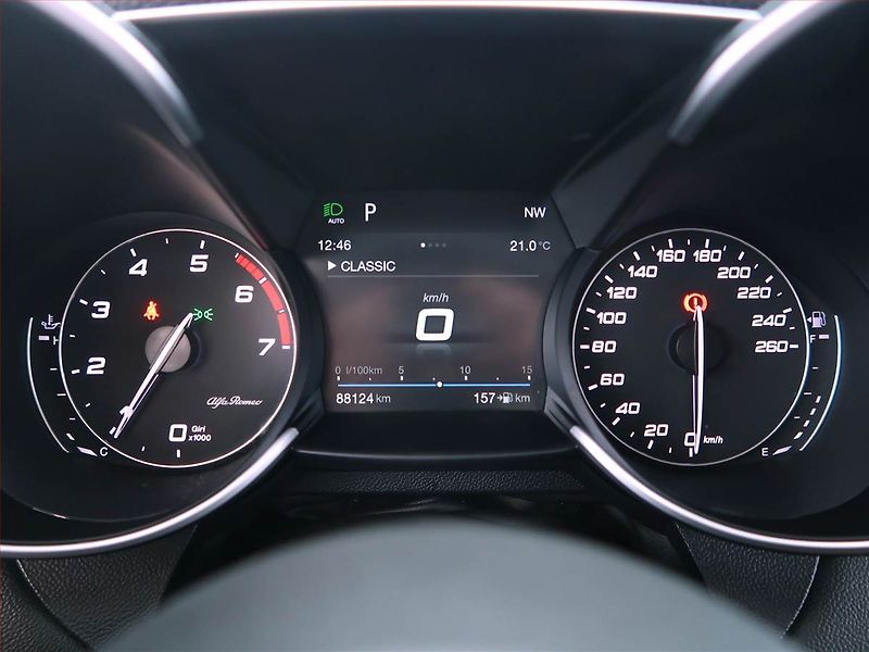 Alfa Romeo Giulia (2018) 2.0 Turbo - fotka 11 z 20