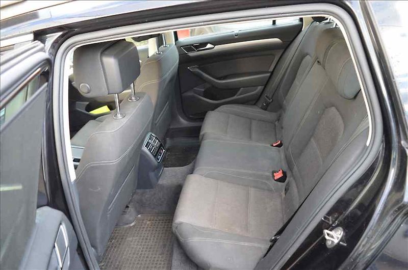 Volkswagen Passat (2015) VARIANT 2,0 TDI DSG - fotka 18 z 21