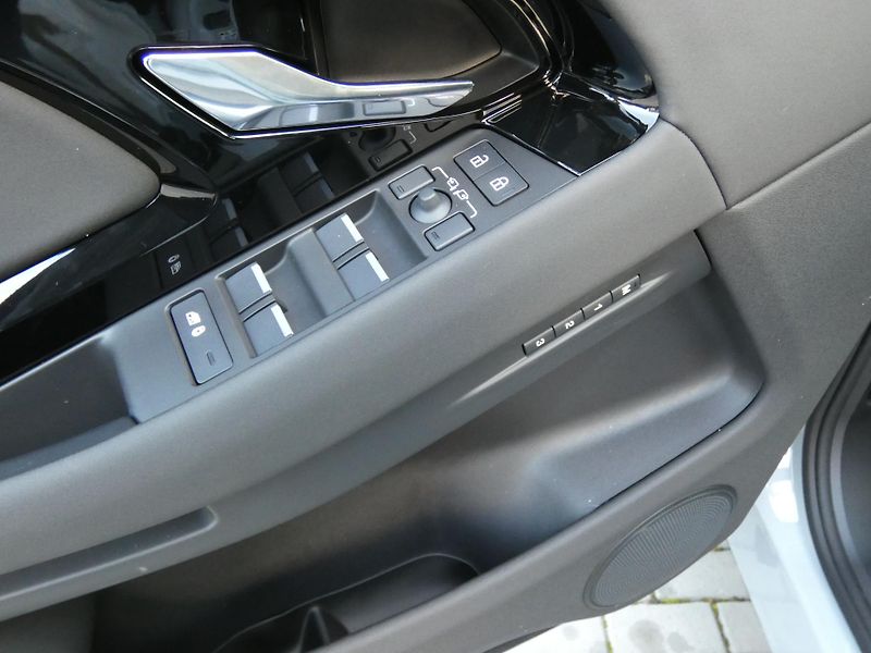 Land Rover Range Rover Evoque (2026) S D165 AWD automat    - fotka 14 z 43