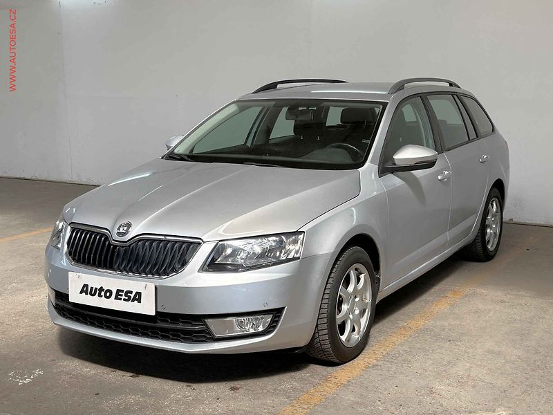 Škoda Octavia (2014) 1.4 TSi, AC, temp. - fotka 3 z 15