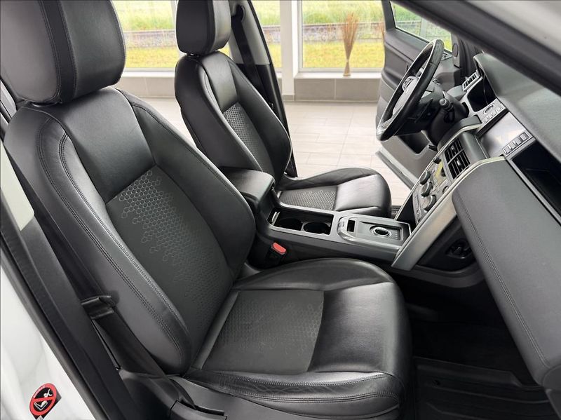 Land Rover Discovery Sport 2,0 TD4 AWD, tažné, kamera, ČR - fotka 9 z 32