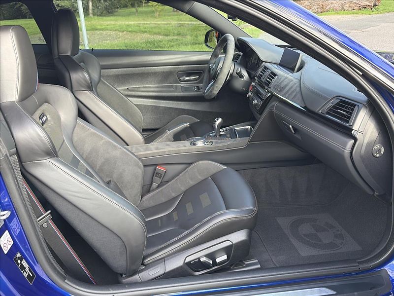 BMW M4 3,0 CS 338 Kw ČR DPH - fotka 31 z 50