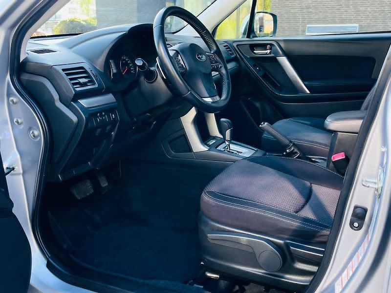 Subaru Forester 2.0i 4x4 AUT TAŽNÉ SERVISKA - fotka 29 z 43