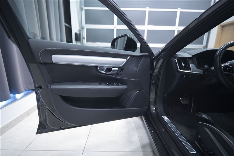 Volvo S90 2,0 D4 NAVI KAMERA 4x VÝHŘEV - fotka 17 z 42