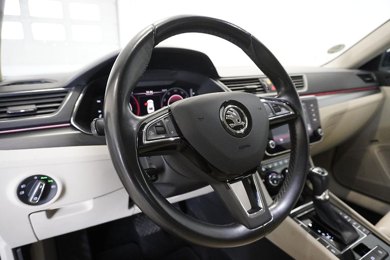 Škoda Superb (2019) 2.0TDi 110 kW, DSG7+ZIMNÍ SADA - fotka 22 z 35