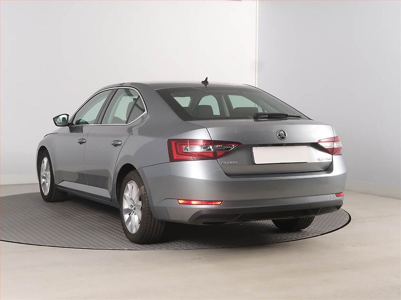Škoda Superb (2018) 2.0 TDI, Automat, Navi - fotka 4 z 17