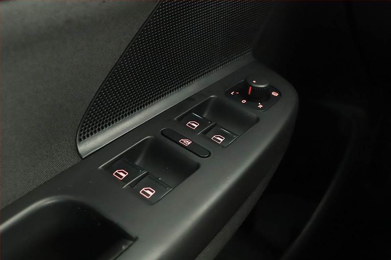 Volkswagen Golf (2013) 1.6 TDI, nová STK, v provozu - fotka 14 z 14
