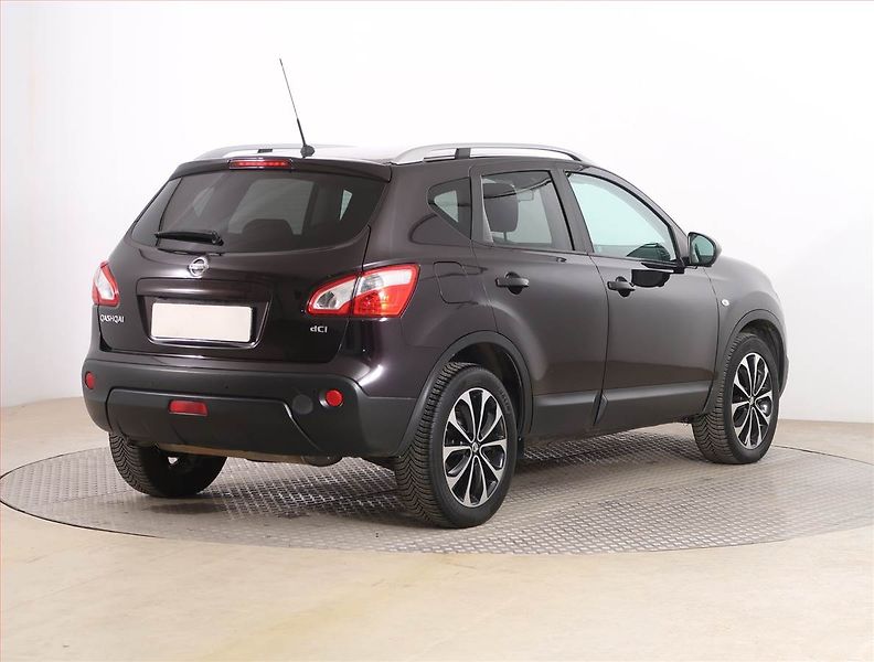 Nissan Qashqai (2012) i-Way 2.0 dCi, 4X4, Automat - fotka 5 z 19