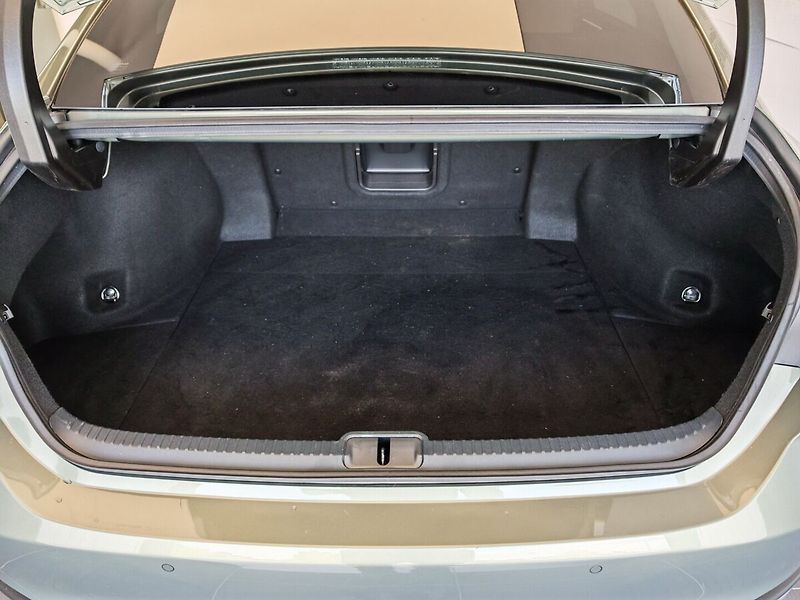 Lexus ES 300h Limited Edition - fotka 8 z 37