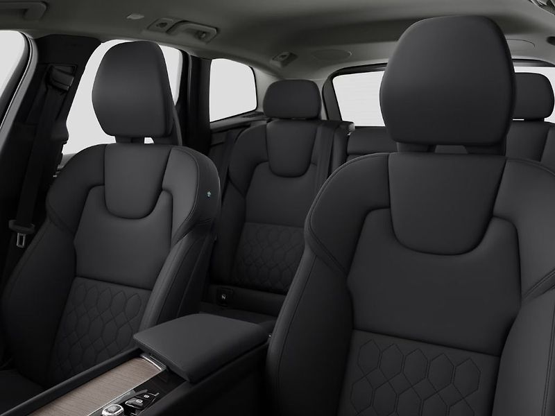 Volvo XC60 PLUS BRIGHT B5 AWD 184kW - fotka 6 z 11