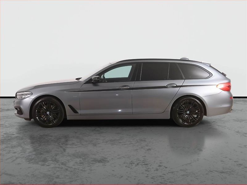 BMW Řada 5 (2018) Sport Line 540d xDrive, 4X4 - fotka 3 z 23