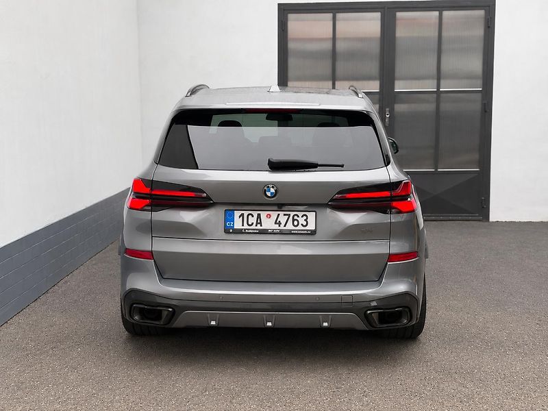 BMW X5 30d M paket - fotka 5 z 16
