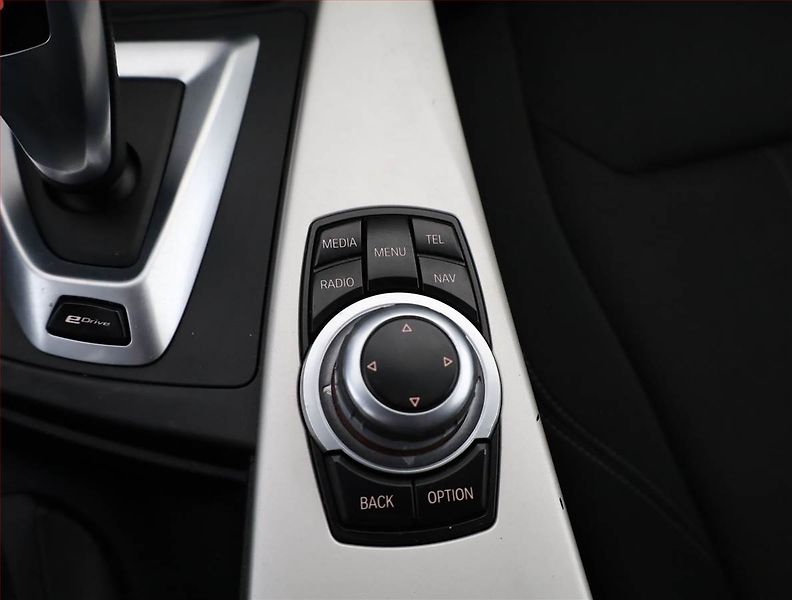BMW Řada 3 (2016) 330e iPerformance, Automat - fotka 12 z 18