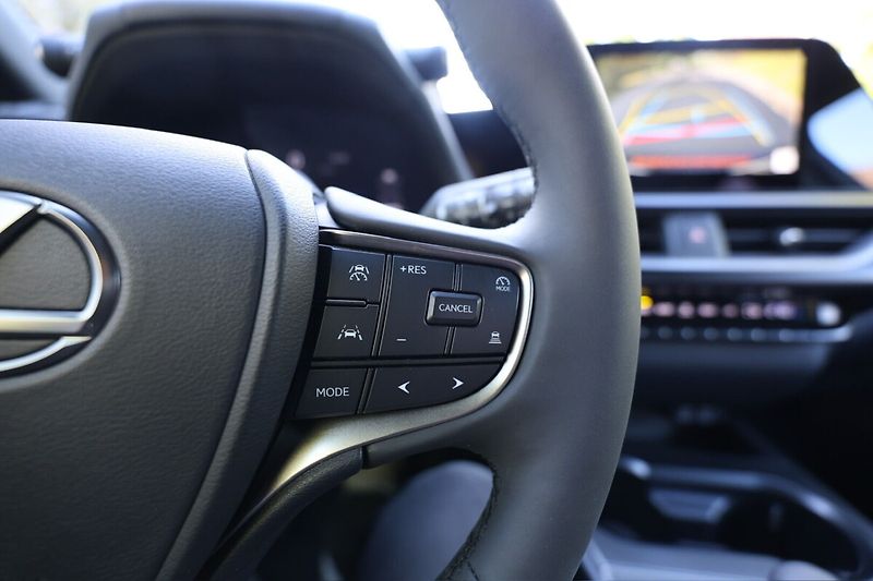 Lexus UX 300h 300H 2.0 HEV BUSINESS TECH - fotka 18 z 30