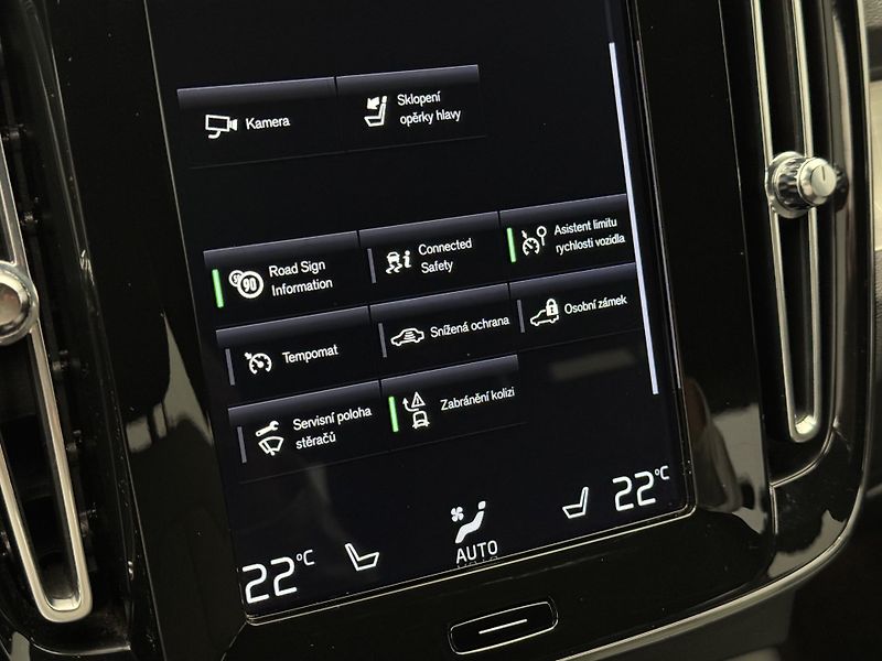 Volvo XC40 D3 MOMENTUM AUT  - fotka 32 z 46