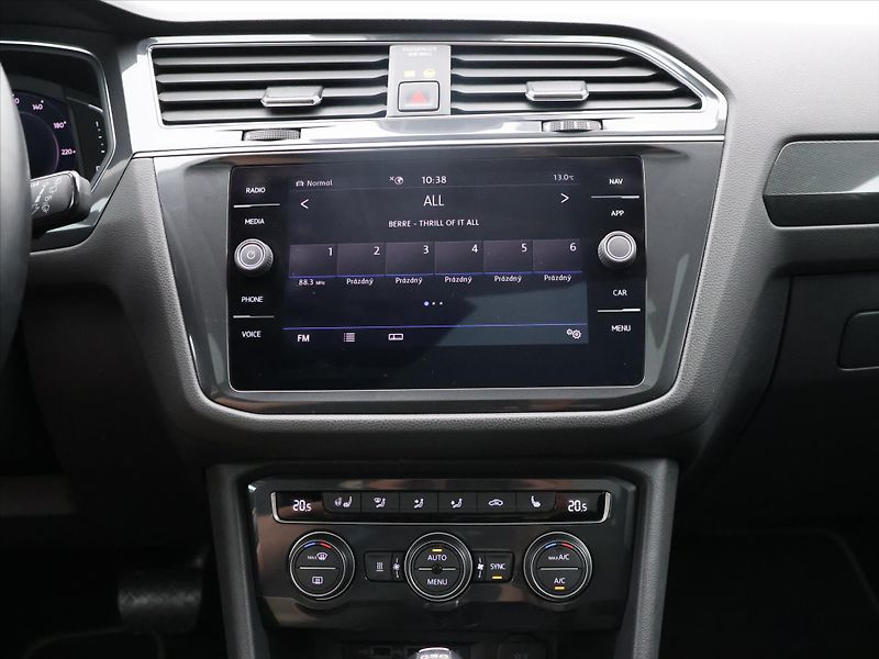 Volkswagen Tiguan Allspace 2,0 TSI 162kW DSG 4M LED 1.Maj - fotka 18 z 33